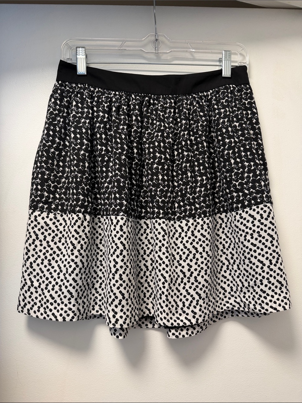 Kensie Black White Abstract Polka Dot A-Line Mini Skirt Size Small NWT
